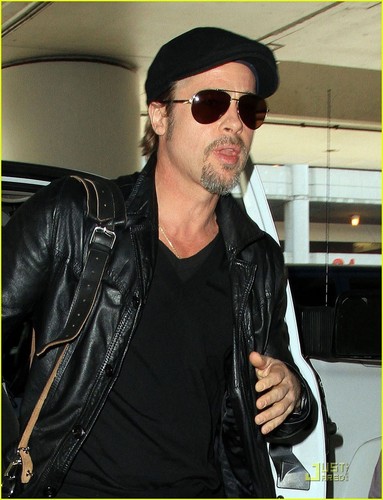 Brad Pitt: LAX Security Stud