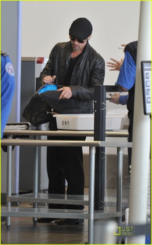  Brad Pitt: LAX Security Stud