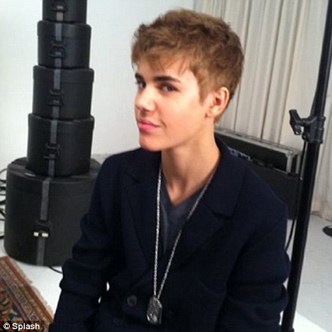  Justin Bieber's New Haircut !