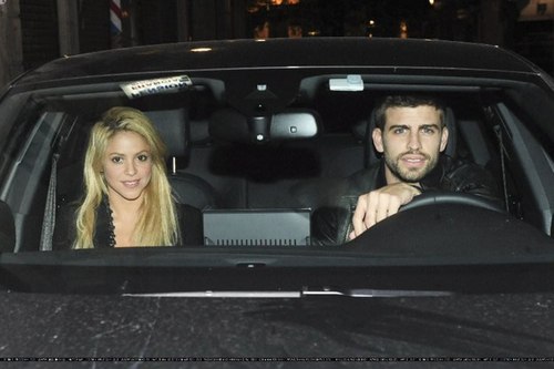  happy Shakira with piqué !!