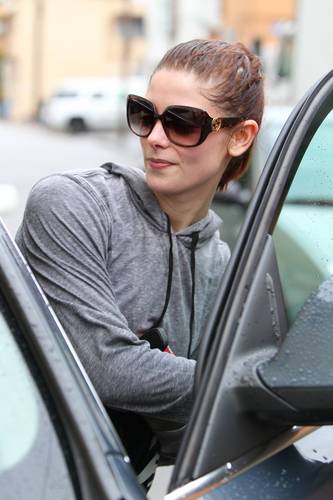  #MORE new pics of Ashley Greene (@AshleyMGreene) leaving her gym in LA yday 2/25 [HQ]