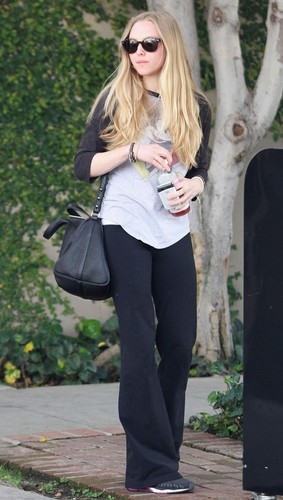  Amanda outside the Kate Sommerville Salon in West Hollywood (23rd February 2011).