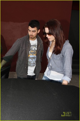  Ashley and Joe in Los Angeles(February 24)