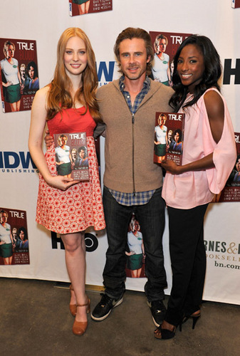  Deborah, Rutina and Sam Sign Comic Book at Barnes & Noble