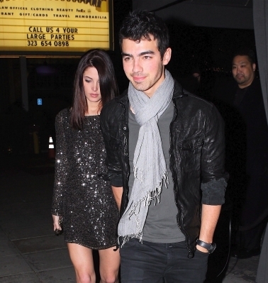  HQ Untagged pics of Ashley Greene & Joe Jonas leaving Meskada