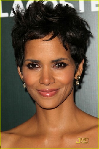  Halle Berry: Costume Designers Guild Awards Honoree!