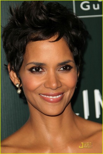  Halle Berry: Costume Designers Guild Awards Honoree!