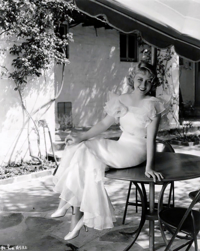  Joan Blondell