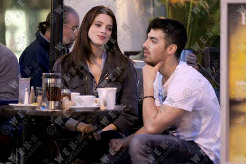  lebih new pics of Ashley Greene (@AshleyMGreene) and Joe Jonas at Urth Caffe last night 2/24 [Heavily