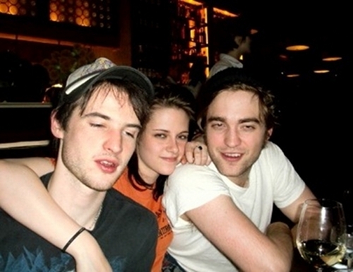  New/Old foto of Rob, Kristen and Tom