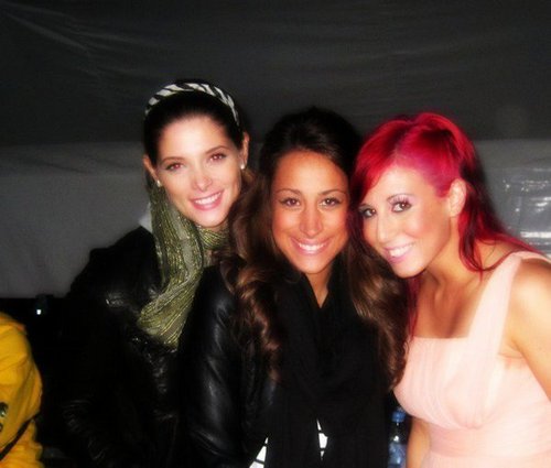  New foto of Ashley and her friends/fan