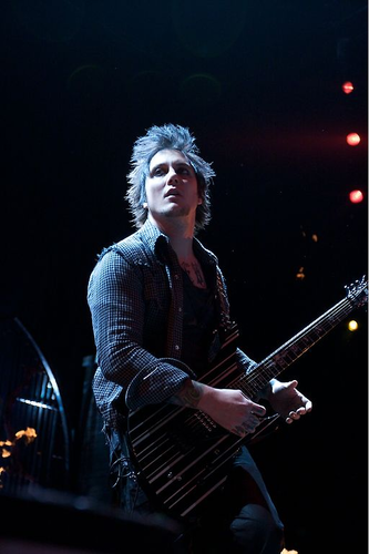  Synyster Gates