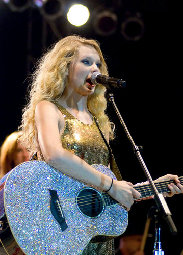  Taylor Chicago Country Musica festival