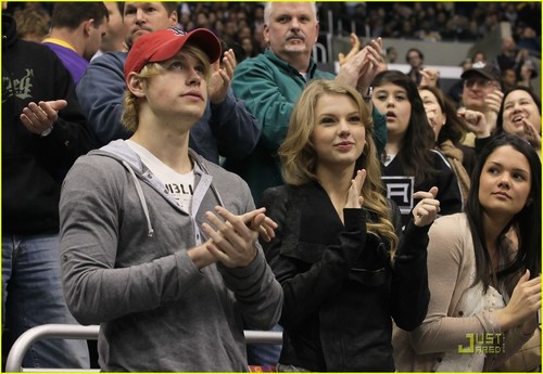  Taylor rapide, swift & Chord Overstreet: New Couple Alert?