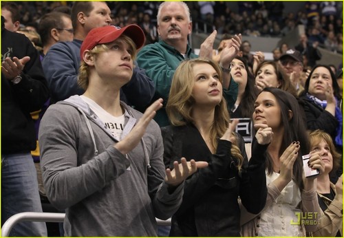  Taylor snel, swift & Chord Overstreet