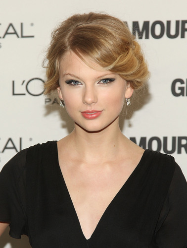  Taylor at the 19th Annual Glamour Women of the साल