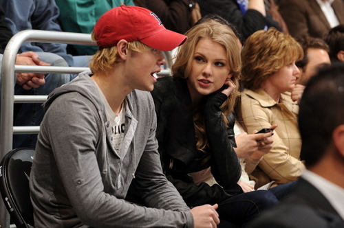  Taylor schnell, swift - Taylor at the Minnesota Wild VS LA Kings Game