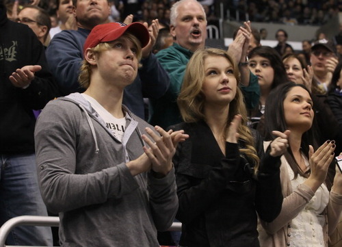  Taylor schnell, swift - Taylor at the Minnesota Wild VS LA Kings Game