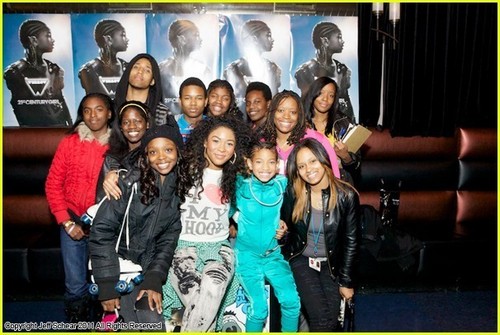  Willow Smith Hosts Skating Party For Фаны