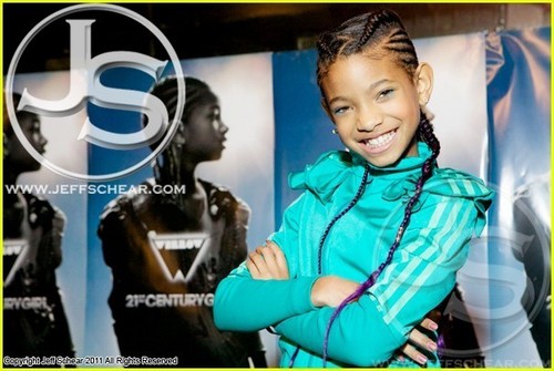  Willow Smith Hosts Skating Party For fan