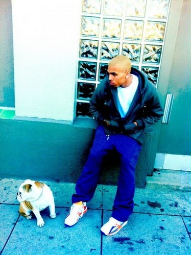  Chris Brown with his new blonde hair