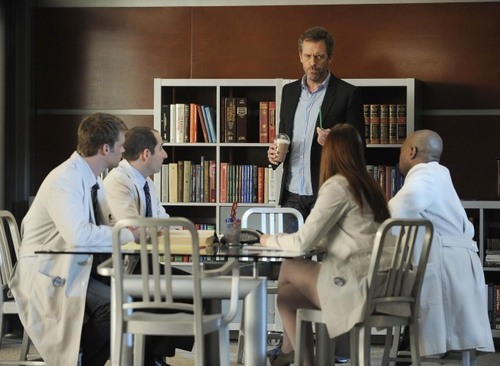  House - 7x16 - Out Of The Chute - Promotional Fotos