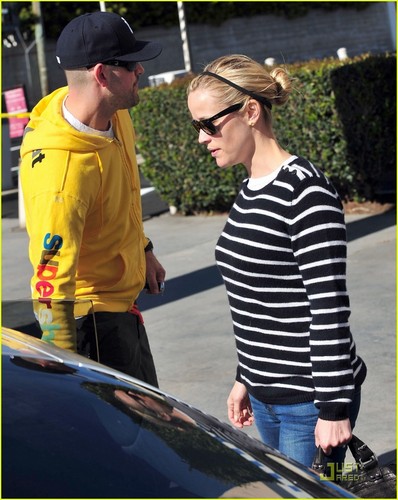  Reese Witherspoon & Jim Toth: Pinkberry with the Kids