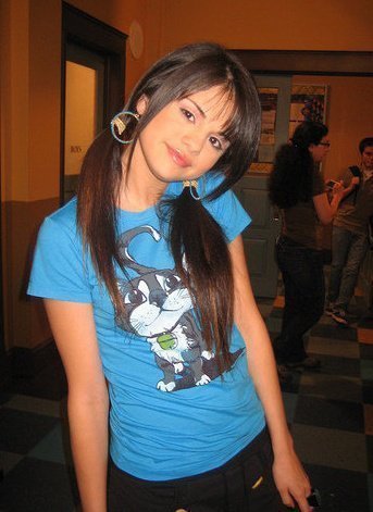  Selena Gomez-So-Pretty-Hairstyles