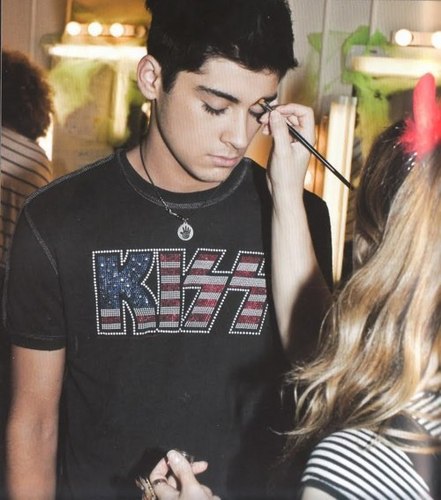  Sizzling Hot Zayn Getting His Make Up Done Even Thou I Don't Fink He Needs Any 100% Real :) x