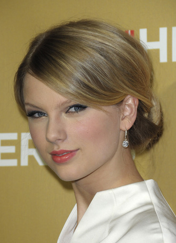  Taylor- CNN নায়ক Gala at Kodak Theater- 22nd Nov 2008