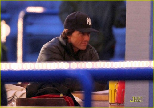  Tom Cruise & Paula Patton Shoot 'Mission: Impossible 4'