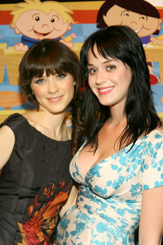  Zooey Deschanel and Katy Perry together!