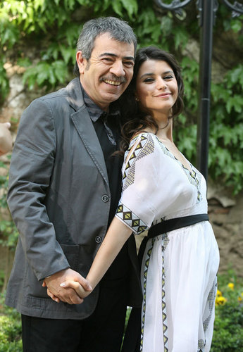  Beren Saat with Selcuk Yontem in Ask-i Memnu