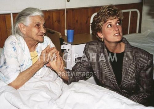  Diana Visiting Refugee Camp In Hungary