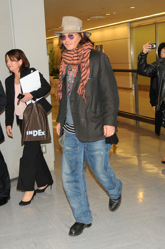  Johnny Depp , In japón To Promote ' Rango ' 2nd March 2011