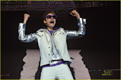  Justin Bieber: Back on Tour!