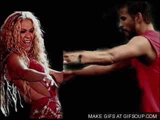  Shakira pique dancing