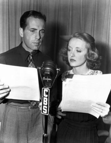  Bette Davis and Humphrey Bogart