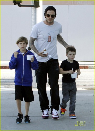  David Beckham: Pinkberry with The Boys!