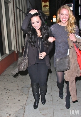  Demi Lovato and Her Friend Laugh While Leaving Dan’Tana’s Restaurant