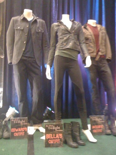  Edward Bella and Jacob's costumes from #BreakingDawn set!