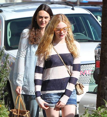  Elle Fanning At Artisan Cheese Gallery in Studio City