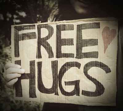  FREE HUGS