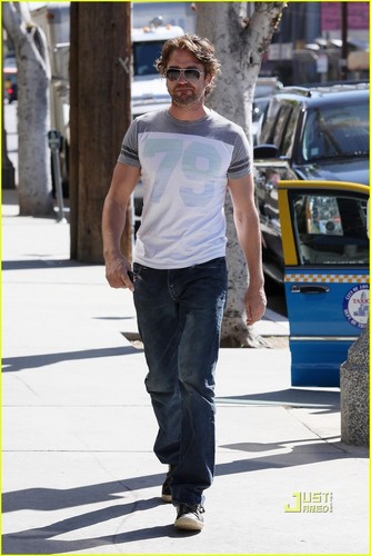  Gerard Butler: The Doctor Will See te Now!