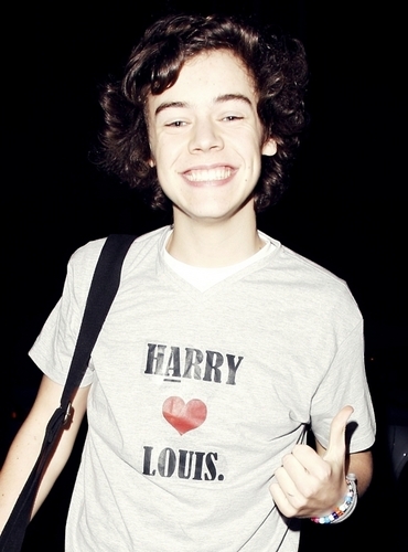  Harry Loves Louis Awww Bless (Ur Smile Lights Up The Whole Room & My hart-, hart 100% Real :) x