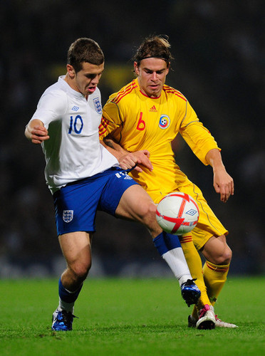  J. Wilshere playing for England