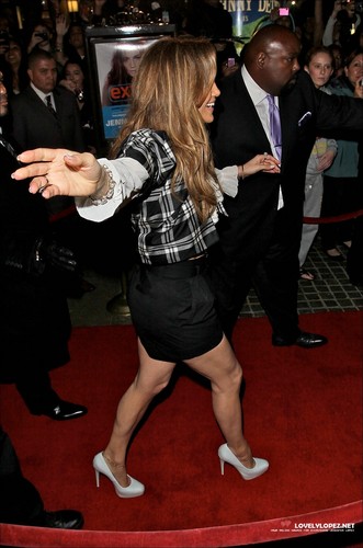  Jennifer Lopez Visits EXTRA At The Grove - 03-03-11
