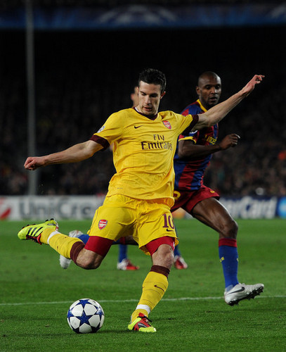  R. وین Persie (Barcelona - Arsenal)