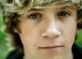  niall oh niall why cant u be mine!!:)xxx<3