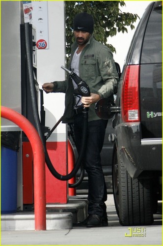  Colin Farrell Pays And Pumps